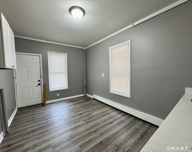 1102 Main Street - Photo Thumbnail 4
