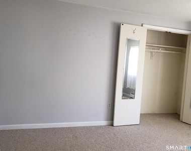 8 White Oak Road - Photo Thumbnail 10