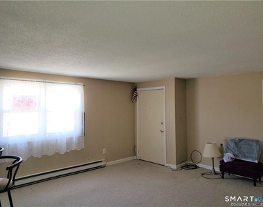 8 White Oak Road - Photo Thumbnail 5