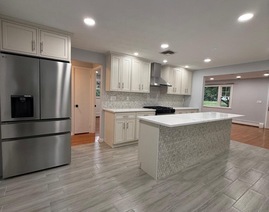 82 Crown Street - Photo Thumbnail 11