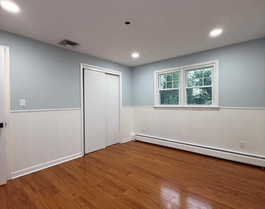 82 Crown Street - Photo Thumbnail 7