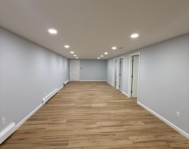 82 Crown Street - Photo Thumbnail 19
