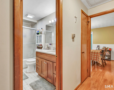 82 Crown Street - Photo Thumbnail 12