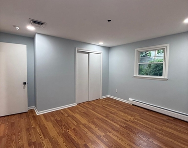 82 Crown Street - Photo Thumbnail 4