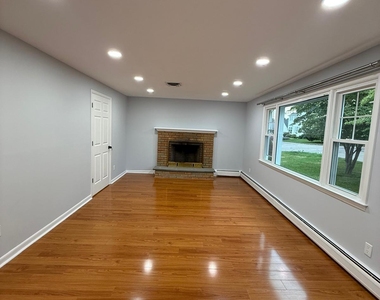 82 Crown Street - Photo Thumbnail 1
