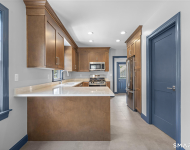 16 Saint Charles Avenue - Photo Thumbnail 5