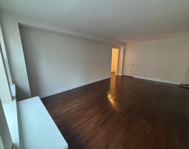 328 East 43rd Street - Photo Thumbnail 2