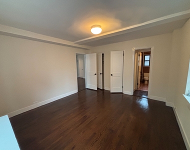 328 East 43rd Street - Photo Thumbnail 7