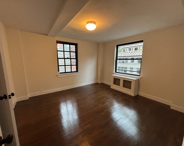 328 East 43rd Street - Photo Thumbnail 5