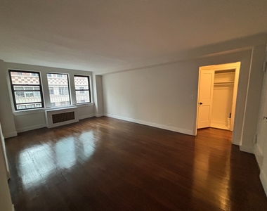 328 East 43rd Street - Photo Thumbnail 1