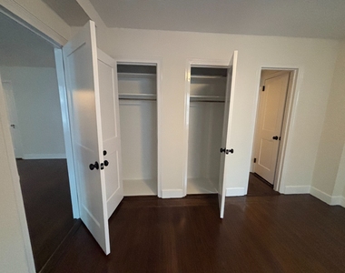 328 East 43rd Street - Photo Thumbnail 11