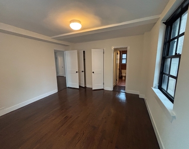 328 East 43rd Street - Photo Thumbnail 8