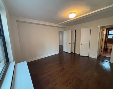 328 East 43rd Street - Photo Thumbnail 9