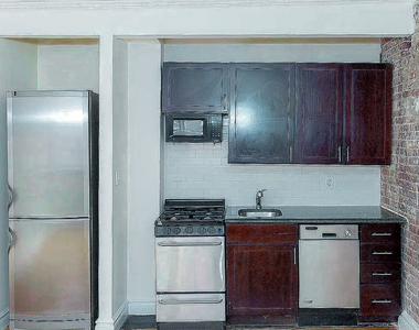 340 East 61st Street - Photo Thumbnail 1