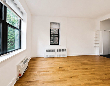 225 East 10th Street - Photo Thumbnail 2