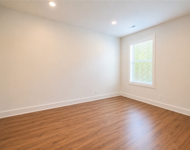 121 Main St - Photo Thumbnail 3