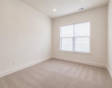 121 Main St - Photo Thumbnail 24