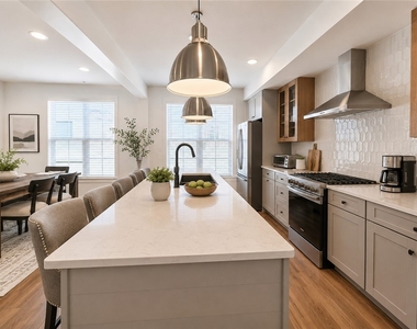 121 Main St - Photo Thumbnail 7