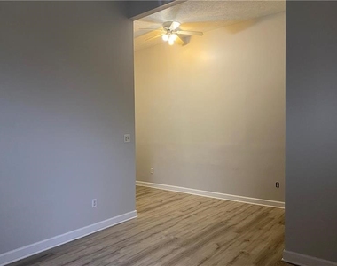 1207 W North Ave - Photo Thumbnail 5