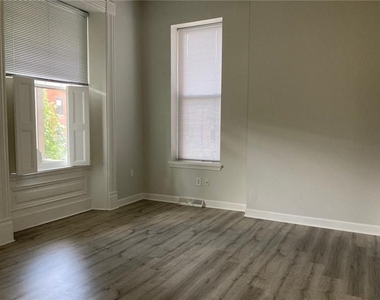 1207 W North Ave - Photo Thumbnail 4