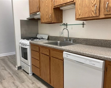 1207 W North Ave - Photo Thumbnail 7