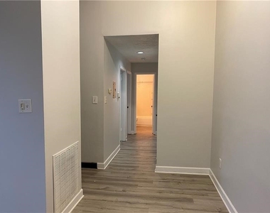 1207 W North Ave - Photo Thumbnail 6