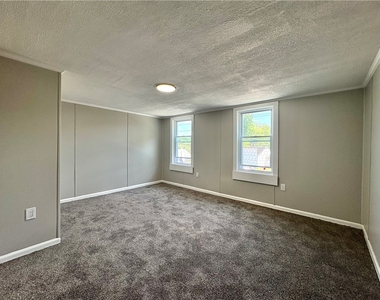 594 E Madison St - Photo Thumbnail 10