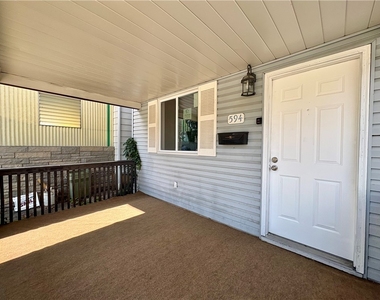 594 E Madison St - Photo Thumbnail 1