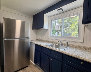 594 E Madison St - Photo Thumbnail 8