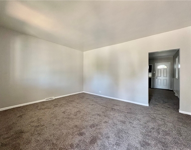 594 E Madison St - Photo Thumbnail 2
