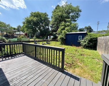 594 E Madison St - Photo Thumbnail 15