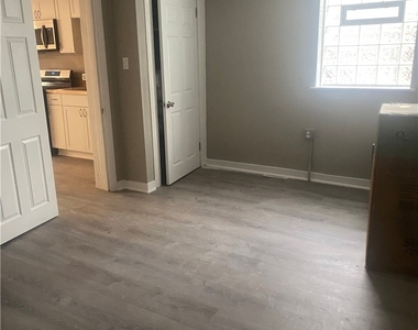 601 Gross St - Photo Thumbnail 2