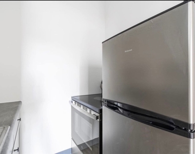 1247 Leishman Ave - Photo Thumbnail 2