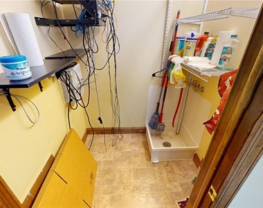 1015 E Jefferson - Photo Thumbnail 7