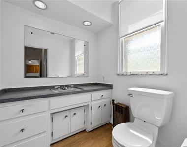 1306 Ridge Ave - Photo Thumbnail 16