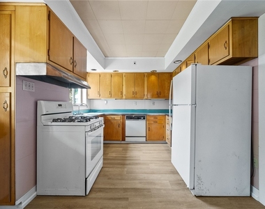 1306 Ridge Ave - Photo Thumbnail 10