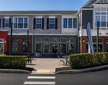 1439 Hastings Crescent - Photo Thumbnail 14