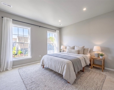 1439 Hastings Crescent - Photo Thumbnail 9