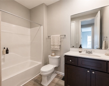 1439 Hastings Crescent - Photo Thumbnail 12