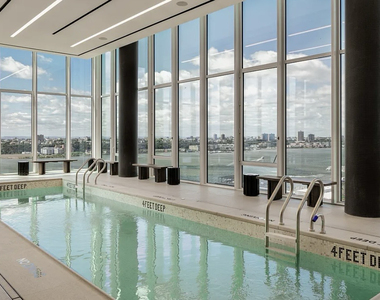 606 West 30th Street - Photo Thumbnail 8
