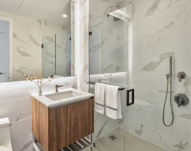 606 West 30th Street - Photo Thumbnail 3