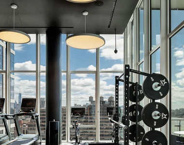 606 West 30th Street - Photo Thumbnail 5
