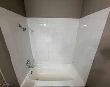 1405 Vegas Valley Drive - Photo Thumbnail 14