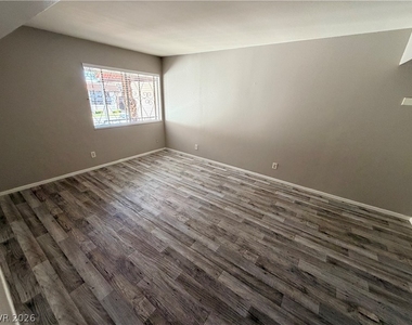 1405 Vegas Valley Drive - Photo Thumbnail 17
