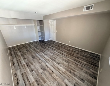 1405 Vegas Valley Drive - Photo Thumbnail 18