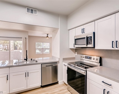 7255 W Sunset Road - Photo Thumbnail 6