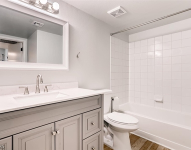 7255 W Sunset Road - Photo Thumbnail 13
