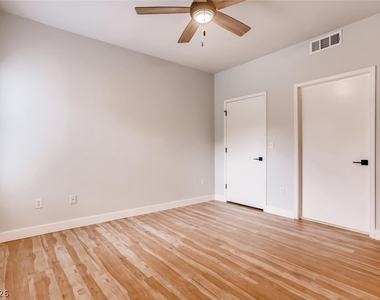 7255 W Sunset Road - Photo Thumbnail 10