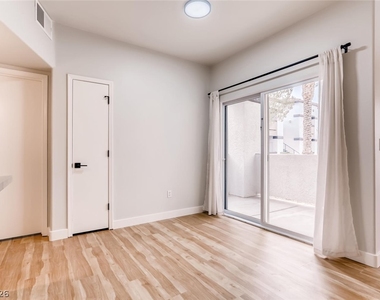 7255 W Sunset Road - Photo Thumbnail 7