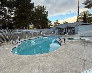 2121 Chertsey Drive - Photo Thumbnail 3